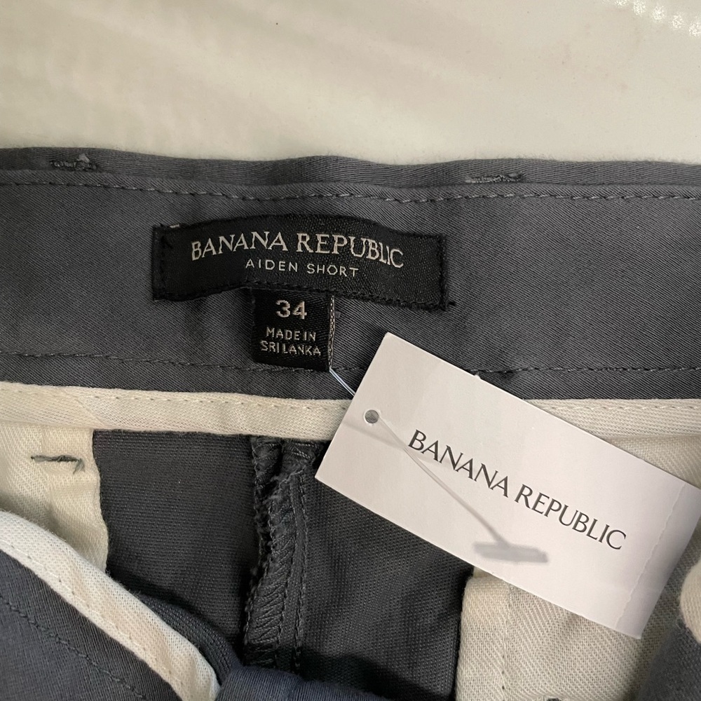 Brand new Banana Republic Aiden short.  Mens size 34 in dark gray.